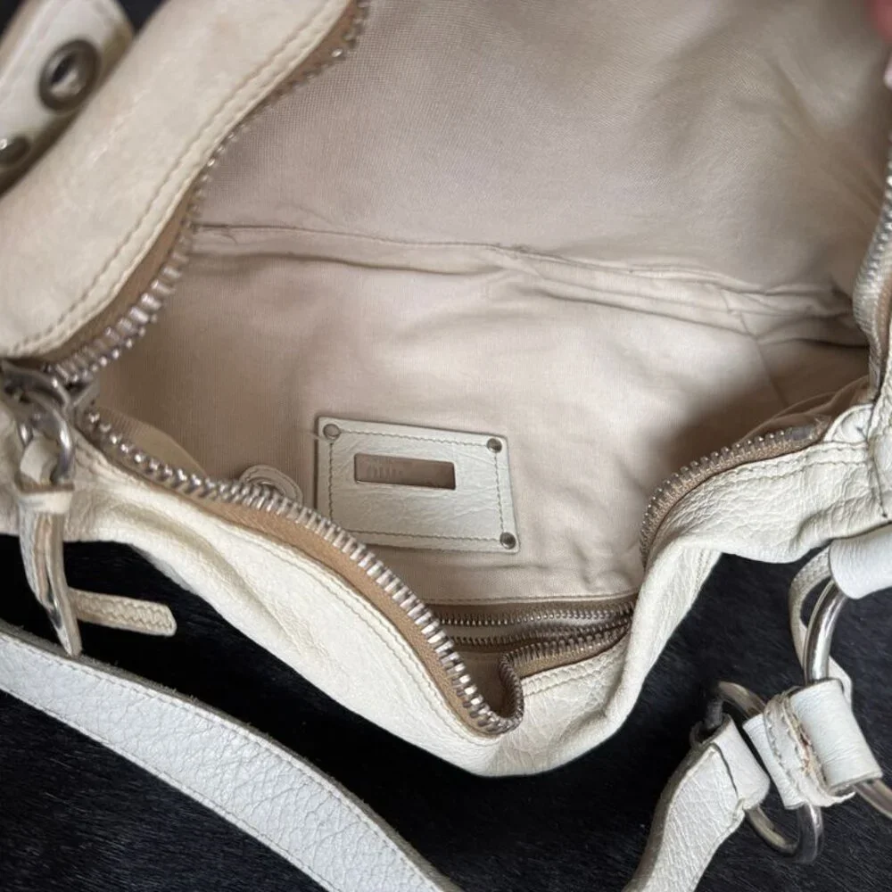 Miu Miu White Leather Handbag with Flower Motif - Picture 8 of 12